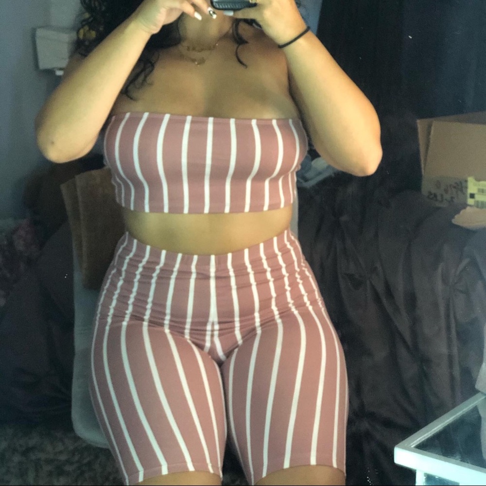 Matching Set - Picture 2 of 8